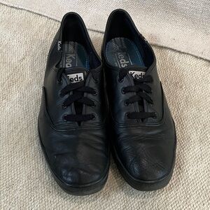Keds Women’s size 8 1/2 Black Leather lace-up loafers / Sneakers